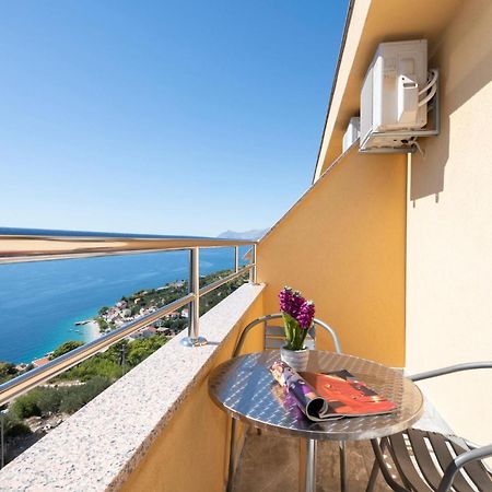 Beautiful Apartment In Krvavica With Kitchen Exteriör bild